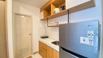 Apartment | Private kitchen | Fridge, stovetop, rice cooker, dining tables