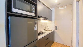 Studio | Private kitchen | Fridge, microwave, stovetop, rice cooker