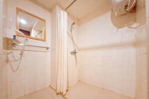 開放式客房 | 浴室 | 淋浴設備、提供毛巾