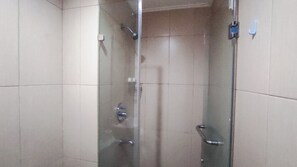 Estudi | Bany | Dutxa i tovalloles