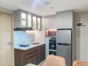 Leilighet | Eget kjøkken | Kjøleskap, kokeplater, riskoker og spisebord