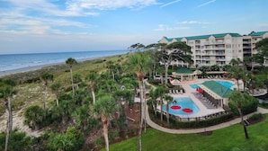 A resort with a pool, beach view, and multiple buildings. - 4203 Newly Renovated 1BR 2BA Direct Ocean/Beach Views Sofa Bed Soaking Tub (Hilton Head Island)