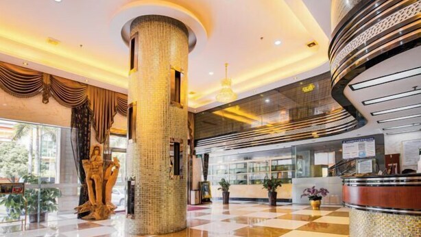 A hotel lobby with a checkered floor, a reception desk, and a large pillar. - Bolin Hotel (Zhongshan)