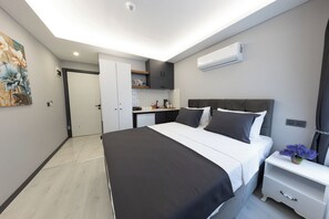 Deluxe Room, 1 Queen Bed | Private kitchenette | Mini-fridge, stovetop, griddle, cookware/dishes/utensils - AYA LANGA HOTEL (Istanbul)