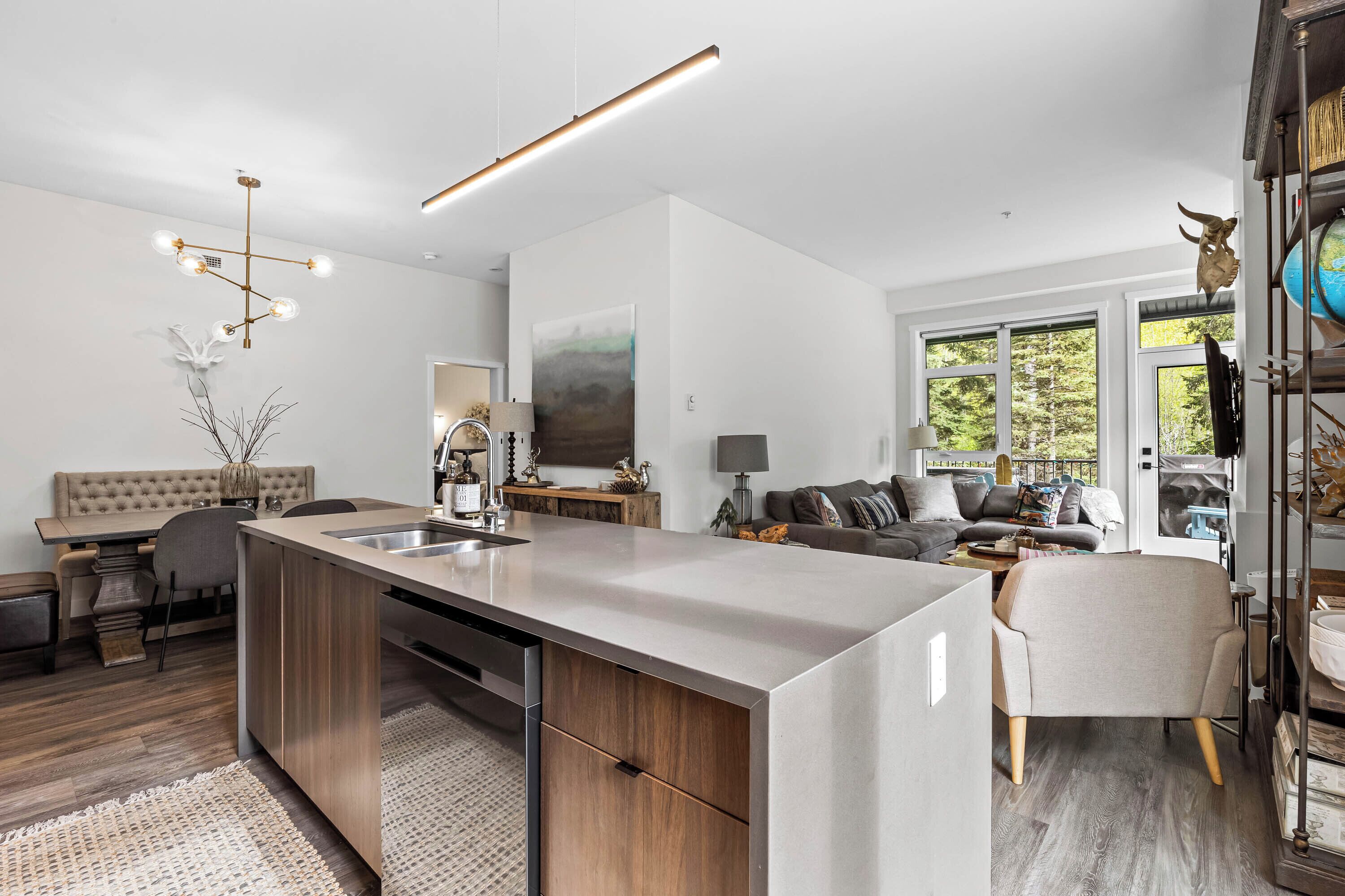 Beautiful & Modern Condo, Ski-in Ski-out - Sun Peaks