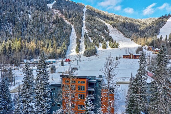 Exterior - Beautiful & Modern Condo, Ski-In Ski-Out (Sun Peaks)