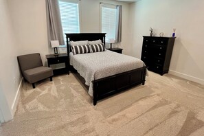 3 soverom, strykejern/-brett, wi-fi og sengetøy