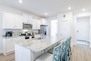 Fridge, microwave, oven, stovetop - A Sweet Retreat! Refined Coastal Living. (Pensacola)