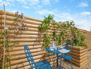 Outdoor dining - 3 bedroom accommodation in Longham (Longham)