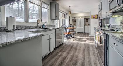 Amazing Views, Skiing Nearby and Amenities Galore!