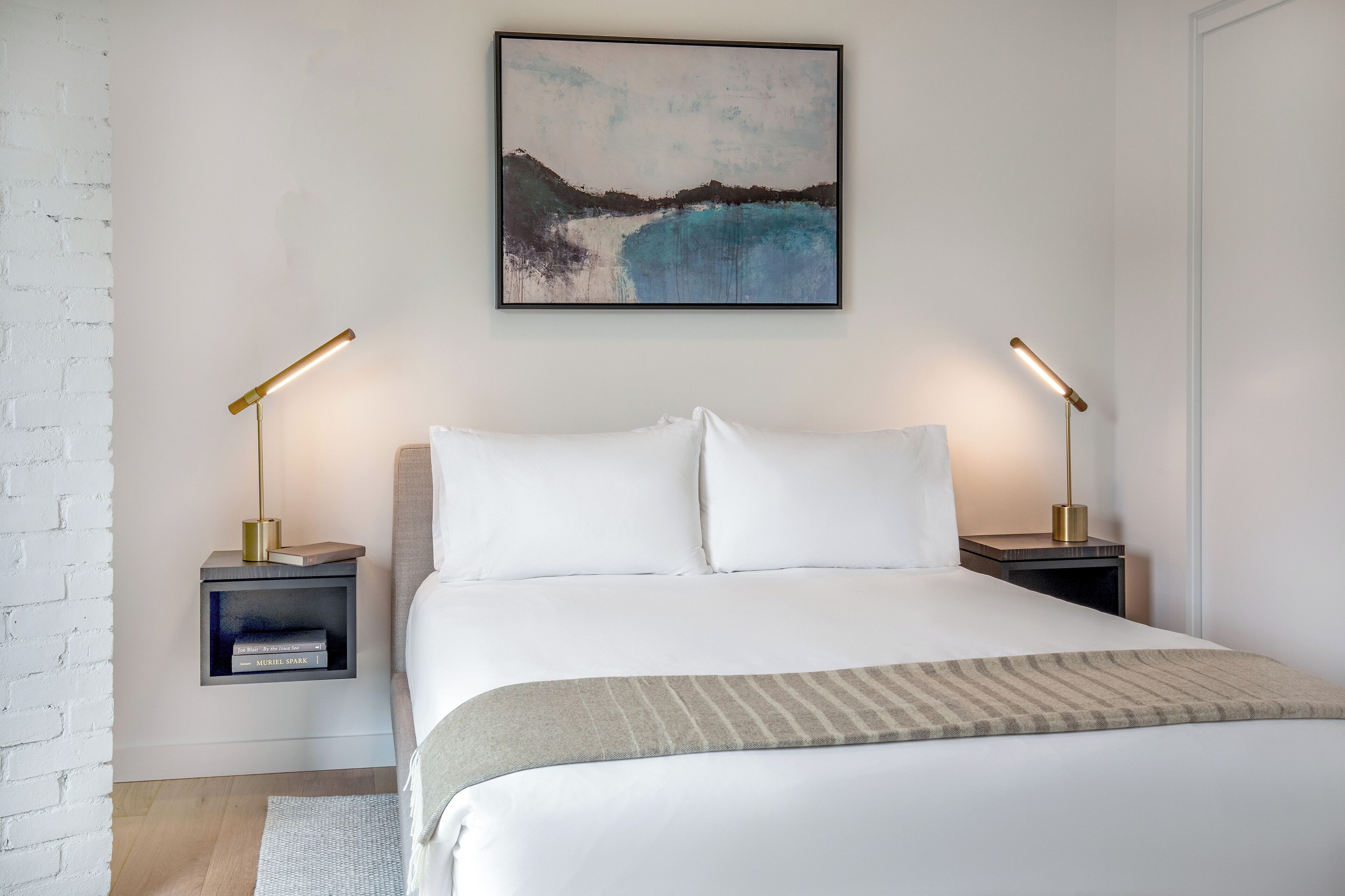 Standard Suite, 1 Queen Bed