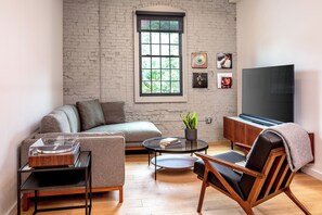 Phòng Suite Tiêu chuẩn, 2 phòng ngủ | Khu phòng khách | TV LCD, Netflix, dịch vụ stream, thư viện nhạc 