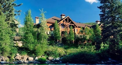 Spacious 2BR+Den Condo at Lodge Brookside