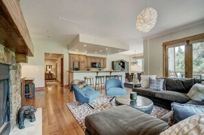 TV, fireplace, DVD player - 3BR Condo Luxurious Retreat in Arrowhead (Edwards)