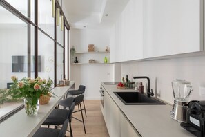 Fridge, oven, stovetop, dishwasher - iFlat | Vatican Elegant & Design Apartment (Roma)