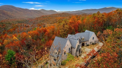 New Castle with 6 bedrooms and WiFi in beautiful Black Mountain