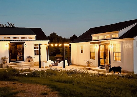 Exterior. Round Top Refuge Guest House