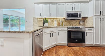Serene Heated Pool Oasis Tampa Vacation Villa