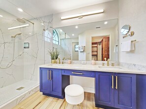 Dusche, Haartrockner, Bidet, Handtücher