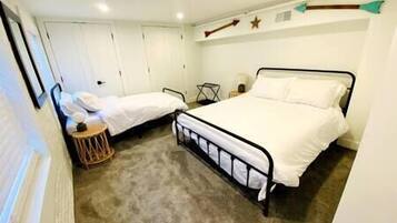 3 bedrooms, iron/ironing board, WiFi, bed sheets