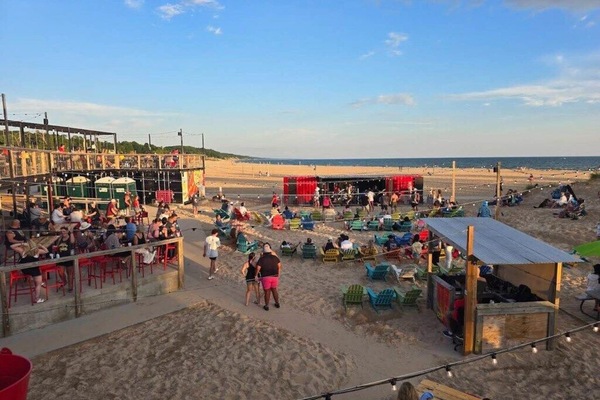 Una spiaggia nelle vicinanze