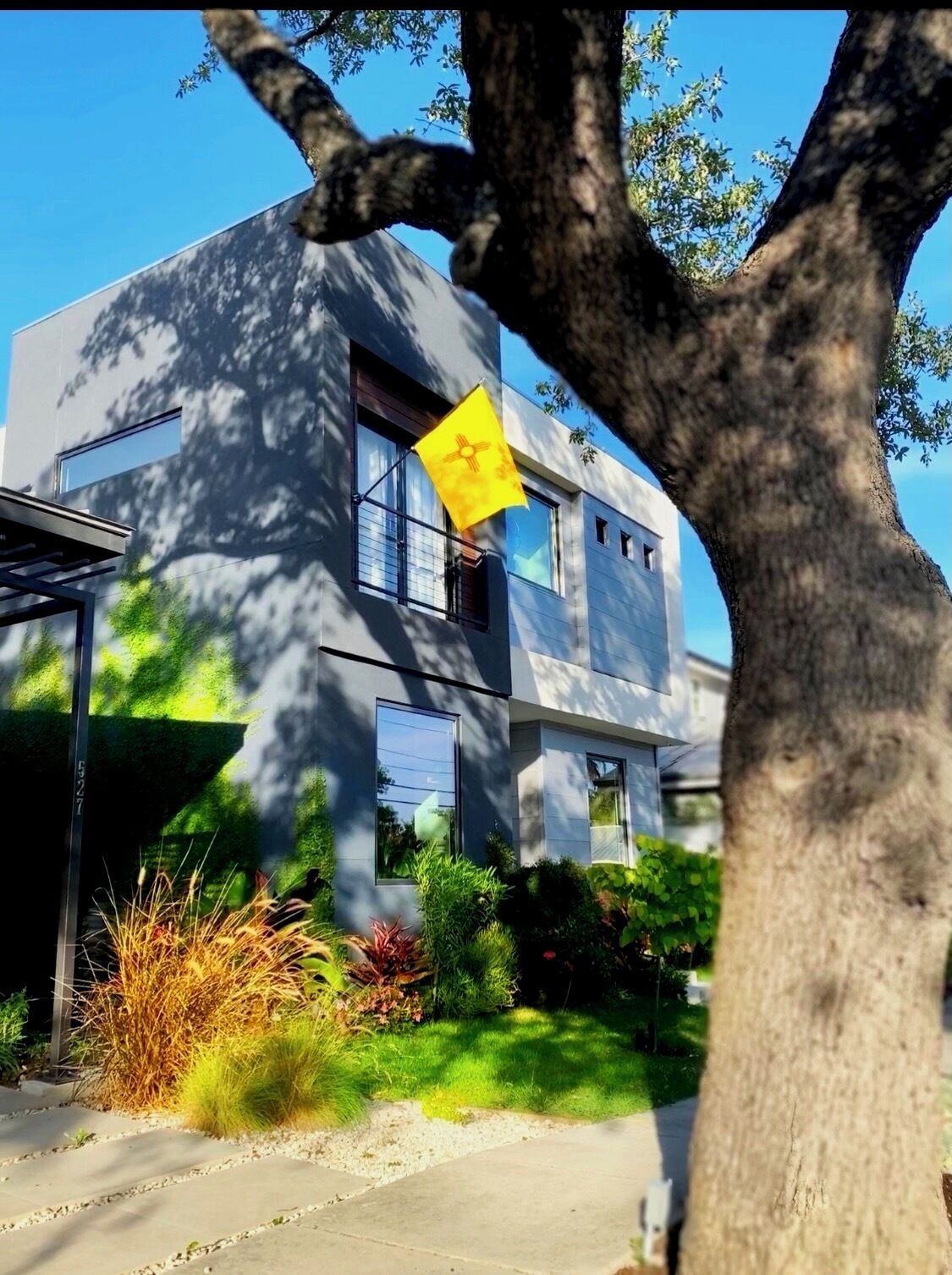 Upscale 2BR Downtown Home with City Views