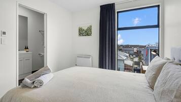 2 habitaciones, tabla de planchar con plancha, wifi y ropa de cama