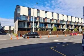 Exterior - Central 2BR Apartment with City Views & Secure Parking (Christchurch)