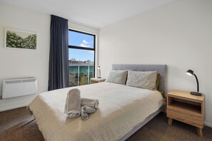 2 habitaciones, tabla de planchar con plancha, wifi y ropa de cama 