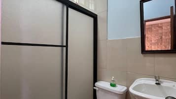 Handtücher, Seife, Toilettenpapier