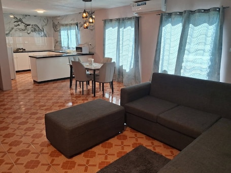 スマートテレビ. Charming 2-bedroom mobile home with AC, WiFi in peaceful Nadi