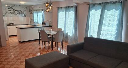 Charming 2-bedroom mobile home with AC, WiFi in peaceful Nadi