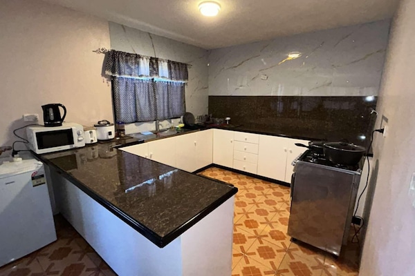 Micro-ondes, four, plaque de cuisson