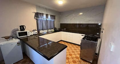Charming 2-bedroom mobile home with AC, WiFi in peaceful Nadi