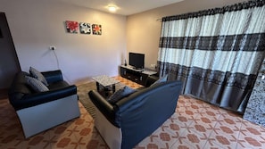 Smart TV - Charming 2-bedroom mobile home with AC, WiFi in peaceful Nadi (Nadi)