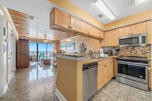 雪櫃、微波爐、焗爐、爐具