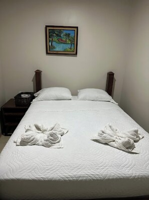 1 bedroom, laptop workspace, free WiFi, bed sheets - Rivera Family Airport Apartments (Rio Segundo)