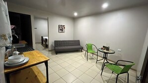 1 bedroom, laptop workspace, WiFi (free), bed sheets - Rivera Family Airport Apartments (Rio Segundo)