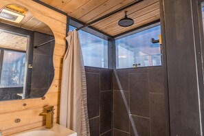 Dusche, Handtücher, Shampoo