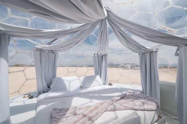 1 bedroom, WiFi, bed sheets - Zen Dome (Beryl)