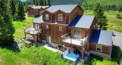 NEW Bluebird Views, 5mi to Breck, Hot Tub, Quiet Neighborhood!