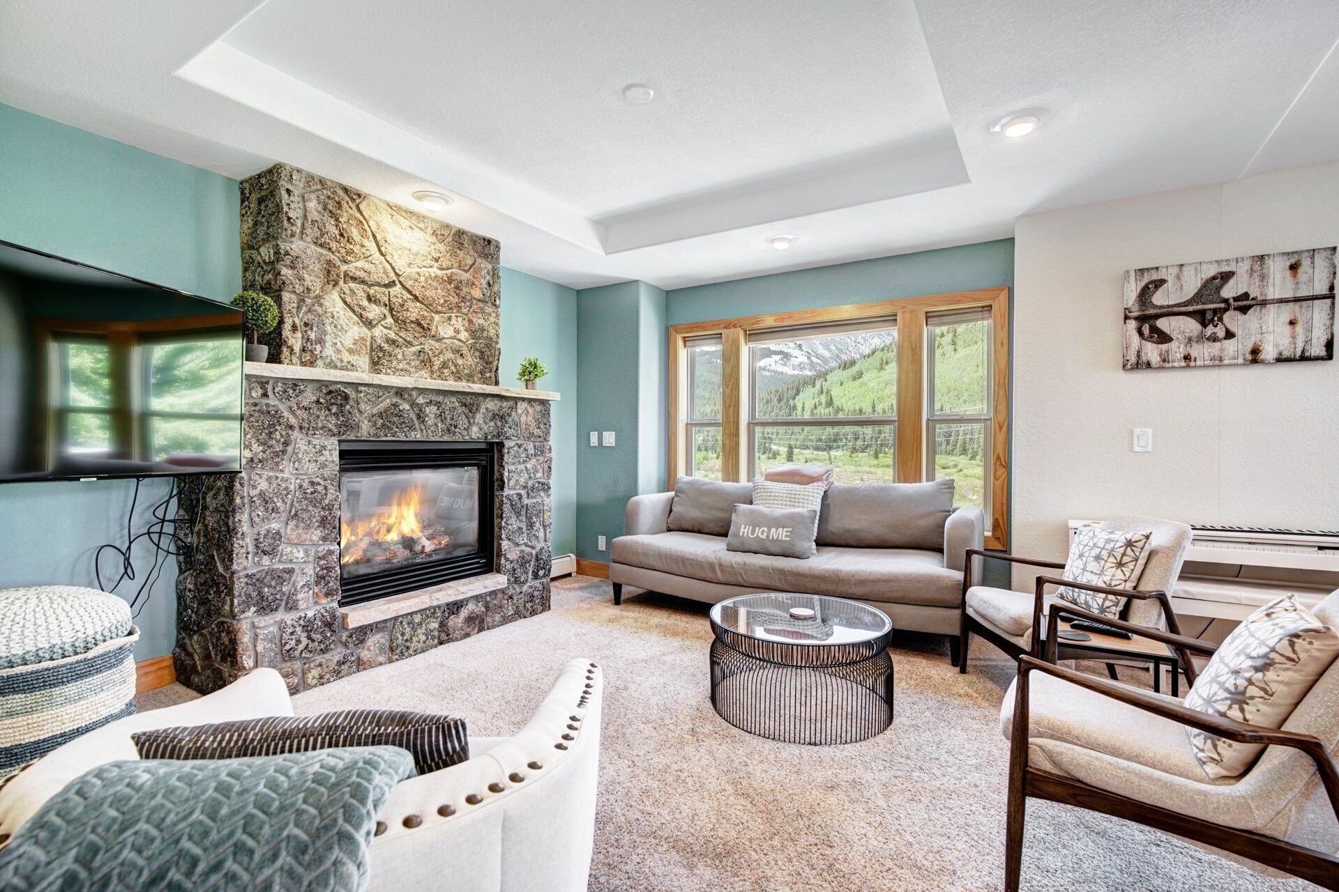 Télévision, cheminée