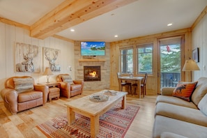 Smart TV y chimenea 
