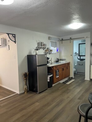 Fridge, microwave, oven, coffee/tea maker
