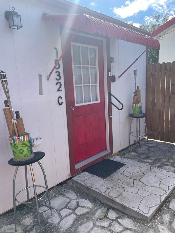 Exterior detail - Tiny Paradise  (Winter Haven)