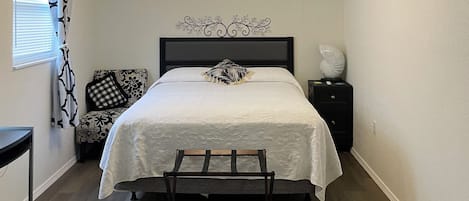 1 Schlafzimmer, BĂŒgeleisen/BĂŒgelbrett, WLAN, BettwĂ€sche