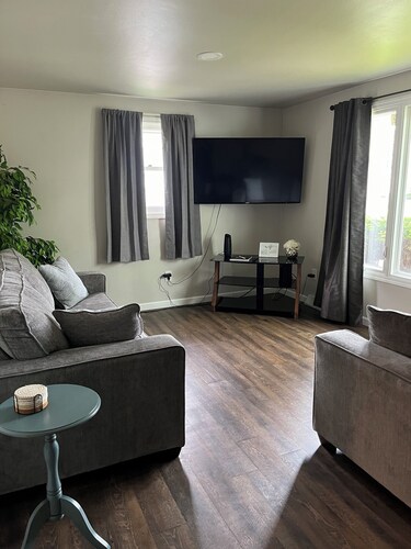 Charming 2-bedroom duplex in the heart of Titletown - 7 min walk to Lambeau 