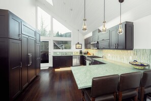 Private kitchen - Cozy Duplex in Aspen, 4-bedroom - Close to Town! (Aspen)