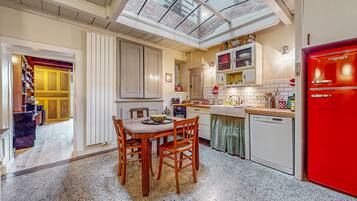 Kühlschrank, Ofen, Herdplatte, Geschirrspüler