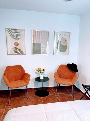 4 bedrooms, desk, iron/ironing board, free WiFi